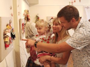 До Дня Незалежності в полтавській галереї відкрили виставку українських ляльок