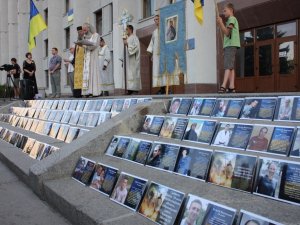 Полтавці вшанували пам'ять першої Небесної сотні без влади (фото)