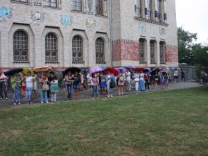 Фото: День Незалежності. У Полтаві принесли до пам’ятників жовто-сині квіти (фото)