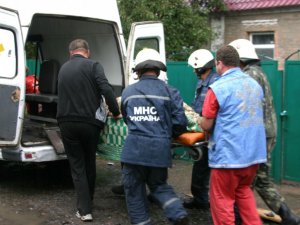 Фото: У Полтаві рятувальники витягли бабусю, яка впала у погреб (ВІДЕО)