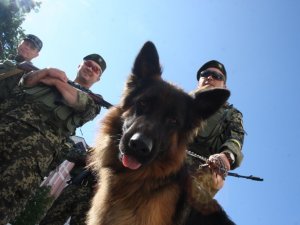 60 міліціонерів і службовий собака відправились з Полтави на АТО (фото)