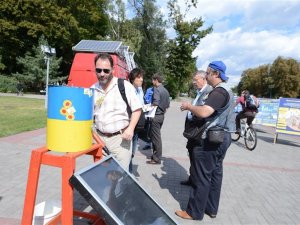 У Корпусному парку полтавців навчали берегти енергію за рахунок сонця