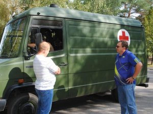 Фото: Полтавський Автомайдан допоміг підготувати машини санітарної роти для роботи в зоні АТО