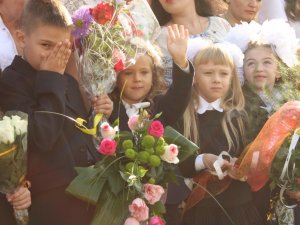 Фото: Полтавські школярі на Перший дзвоник вдягнули вишиванки