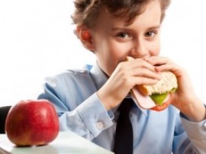 Фото: Харчування школяра або чим замінити шкідливу їжу