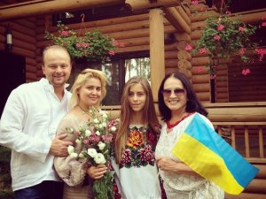 Фото: Прапор України послужив приводом для скасування концертів Софії Ротару в Росії