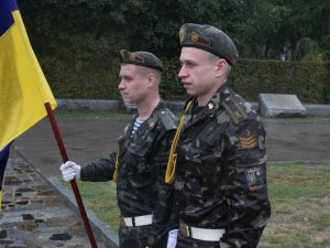 В День міста у Полтаві під дощ вшанували визволителів. Фото