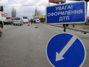 Фото: У Полтаві через нетверезого водія зіткнулось три авто (карта)