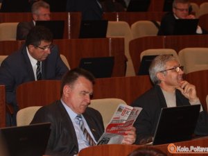 Полтавські депутати не з’їхалися на сесію обласної ради через погоду