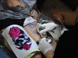 Полтавці у Львові змагаються на фестивалі татуювальників (фото)