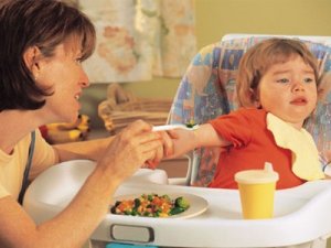 Як змусити дитину їсти: поради батькам