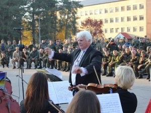 Полтавський симфонічний оркестр з хітами «Queen» виступив перед бійцями АТО
