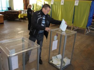 У Полтаві проголосували перші сотні виборців