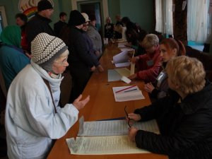 Фото: У Полтаві проголосували перші сотні виборців