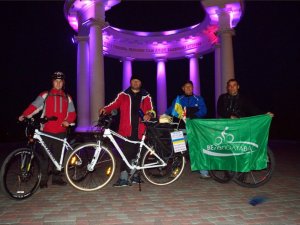 Фото: Грузинський активіст завітав до Полтави в рамках велотуру "Все за мир"