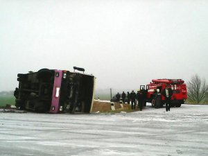 На Полтавщині перекинувся пасажирський автобус: є загиблі та травмовані (фото)