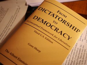 Фото: Вихідні з книгою: читаємо «Від диктатури до демократії» Джина Шарпа
