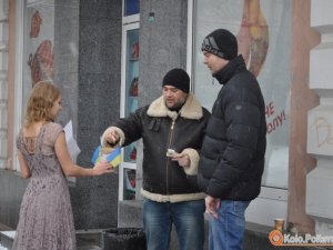Фото: На зібрані гроші під час акції «Зігрій солдата», куплять теплі речі та грілки