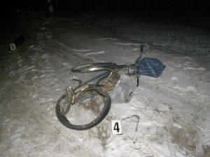 Фото: На Полтавщині водій на смерть збив велосипедистку і зник