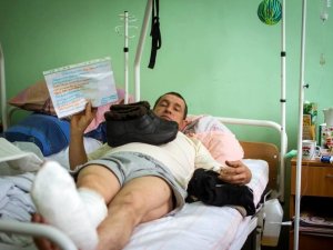 Полтавці привітали поранених бійців у Дніпропетровському військовому госпіталі