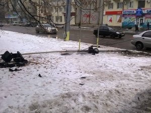 Фото: Біля Полтавської ОДА впав світлофор