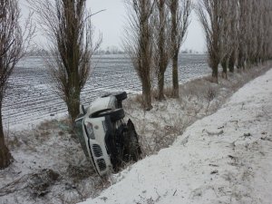У двох районах Полтавщини автомобілі вилетіли в кювет