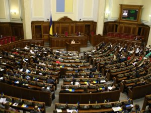 На засіданні Верховної Ради спробують скасувати позаблоковий статус і розглянути проект бюджету