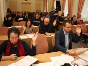 Фото: Депутати Полтавської міськради не визнали Росію країною-агресором