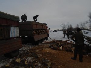 Фото: Полтавські волонтери підвезли на передову військовослужбовців і доставили допомогу