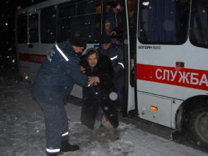 Фото: Бойовики продовжують обстріли на Донеччині – Полтавщина прихистила переселенців з Авдіївки