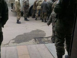 Фото: Полтавські волонтери збирають речі для госпіталю в Артемівську