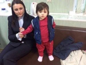Фото: На Полтавщині на вокзалі знайшли 2-річну дівчинку – шукають її батьків