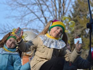 Фото: Зиму проводжали, весну зустрічали: свято Масляної у Полтаві для дітей