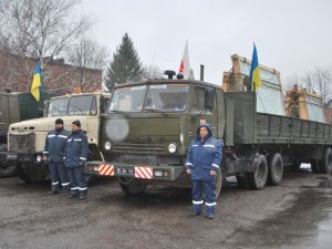 Фото: Полтавські рятувальники доставляють гуманітарну допомогу для мешканців Маріуполя