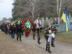 Фото: У Комсомольську попрощалися із бійцем АТО