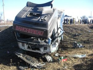 Фото: Міліція встановлює особи загиблих в ДТП на Полтавщині