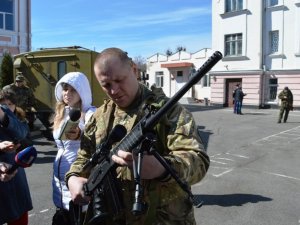 У зону АТО на ротацію відправили близько 200 полтавських спецпризначенців (відео та фото)