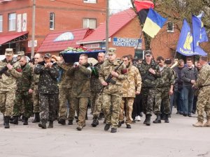 Фото: У Кобеляках попрощалися із загиблим в АТО бійцем