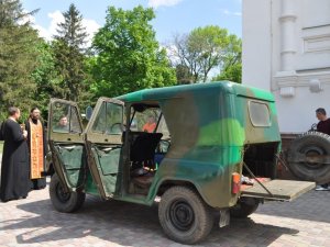 Автомобіль, який списали на брухт, полтавці відремонтували і відправили на передову