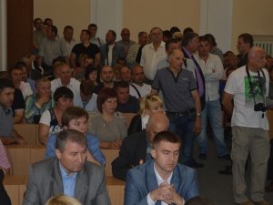 У Полтавській міськраді під галас і бійку підняли ціну на проїзд (ВІДЕО, оновлено)