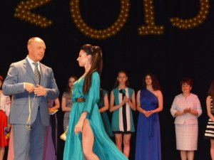 Полтавських випускників нагородили медалями (фоторепортаж)