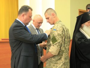 Полтавських воїнів АТО відзначили нагородами (фото)