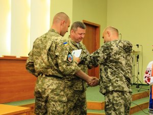 Фото: Полтавських воїнів АТО відзначили нагородами (фото)