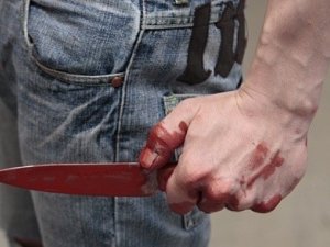 Фото: У Лубенському районі чоловік приревнував дівчину й отримав ножа в груди