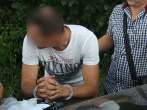 Фото: Мешканець Кременчука під виглядом таксиста збував амфетамін