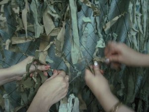 Фото: Полтавським волонтерам не вистачає рук і матеріалів для маскувальних сіток