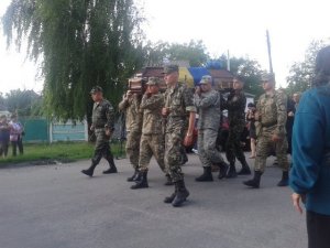 На Семенівщині поховали героя, загиблого під Дебальцевим