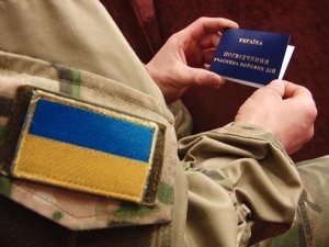 Фото: Із бійця АТО, попри посвідчення учасника бойових дій і милиці, взяли за проїзд в автобусі