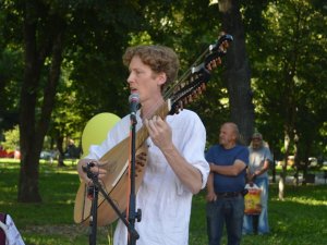 Фото: До Полтави привезли пам’ятник героям Конотопської битви (ФОТО)