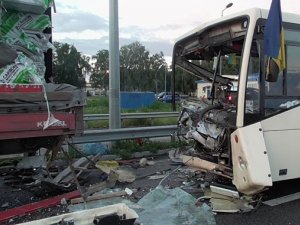 Фото: На Полтавщині в ДТП загинула одна людина та травмувалися ще вісім осіб